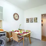 Apartment Omerou *